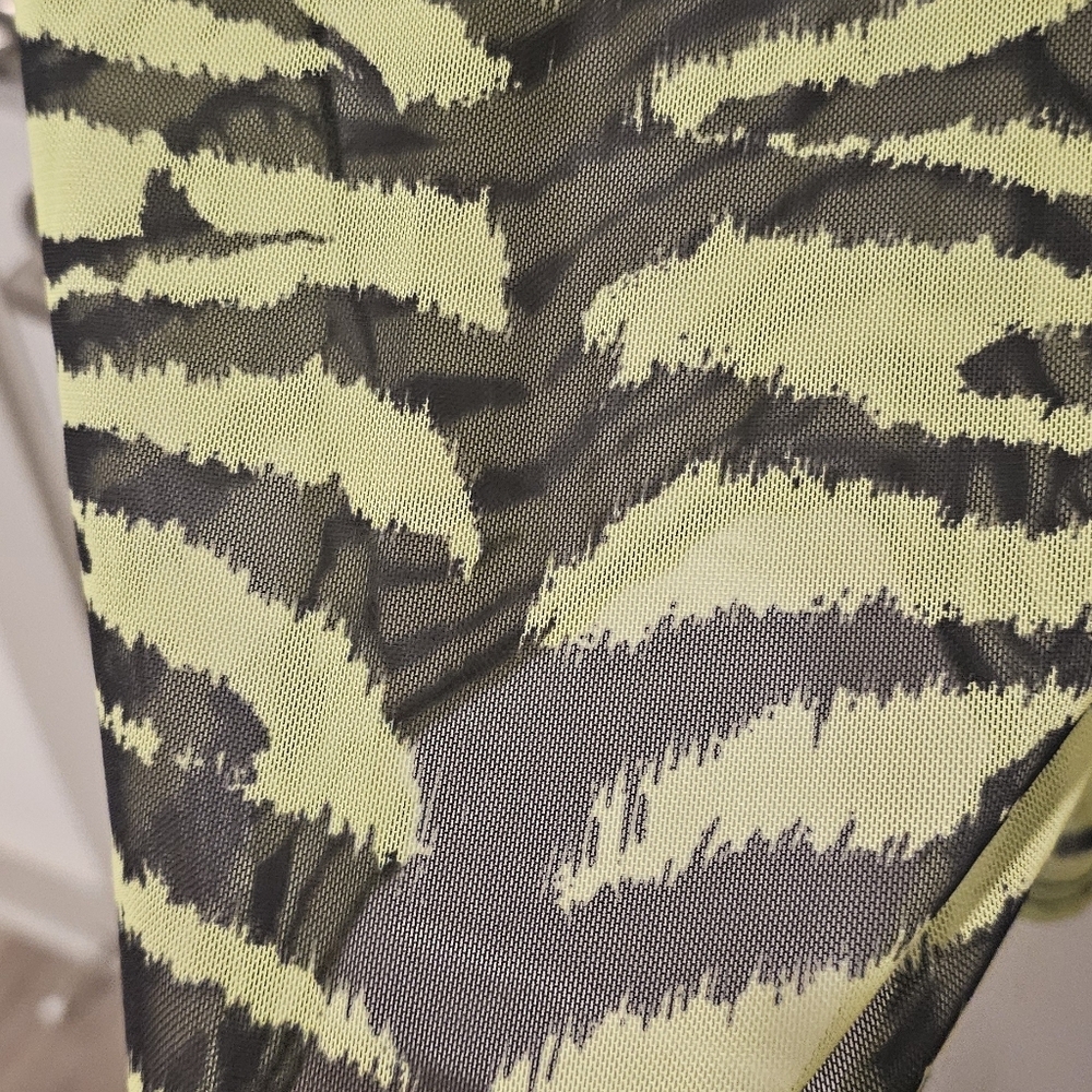 Zebra Print Long Sleeve Top - Picture 6 of 6